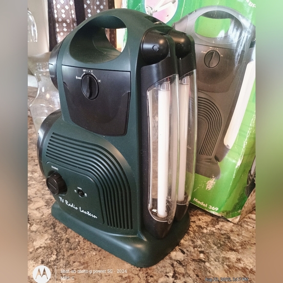 TV radio lantern rotatable lantern arms 5-in screen portable television.New - Picture 6 of 6